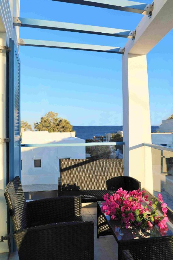 Captain Lazaros Villa: Black Beach Resort with Pool and Sea View Perissa  Exterior photo