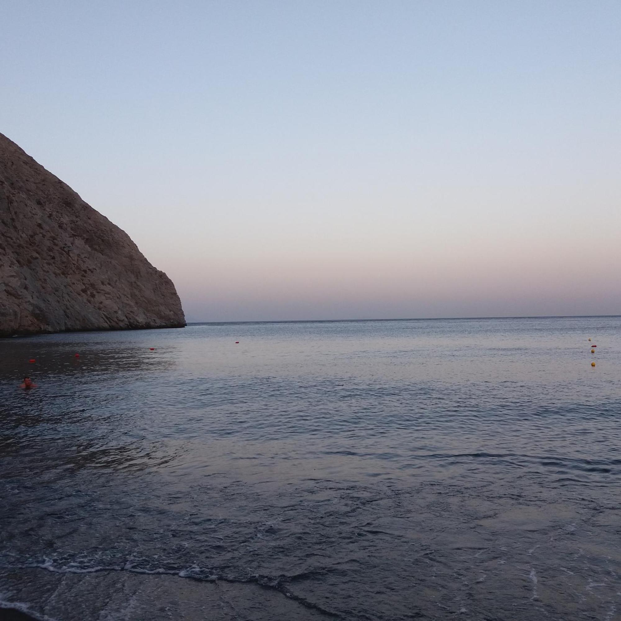 Captain Lazaros Villa: Black Beach Resort with Pool and Sea View Perissa  Exterior photo