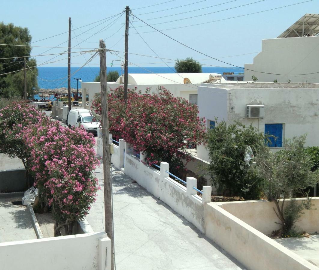 Captain Lazaros Villa: Black Beach Resort with Pool and Sea View Perissa  Exterior photo