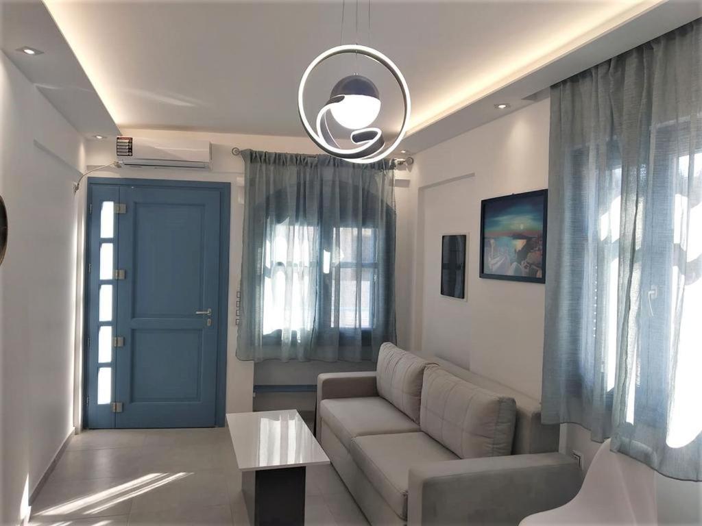 Captain Lazaros Villa: Black Beach Resort with Pool and Sea View Perissa  Exterior photo